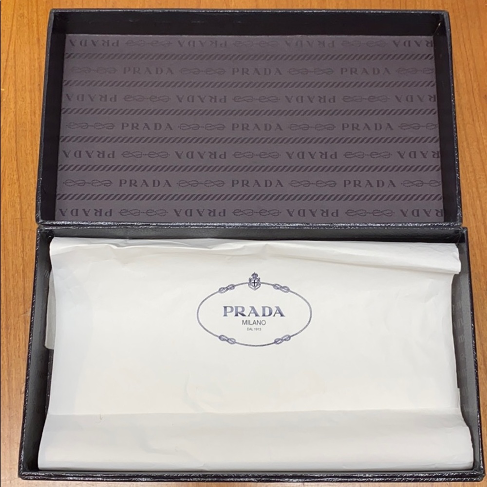MAKE AN OFFER Authentic Prada wallet box - Picture 3 of 7
